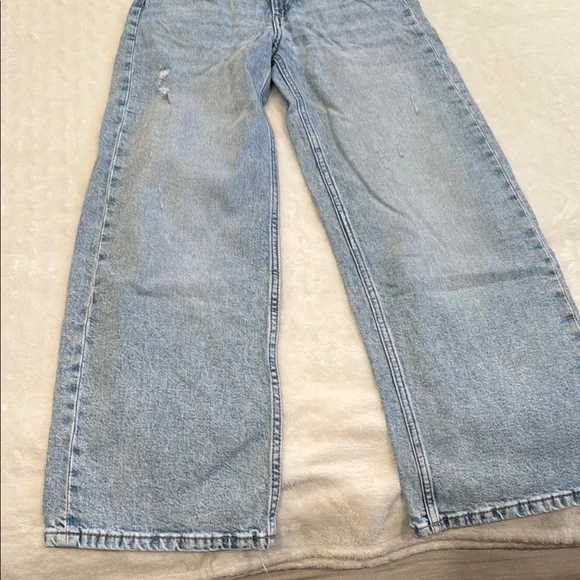 Classic Light Blue Denim Jeans - Picture 3 of 5
